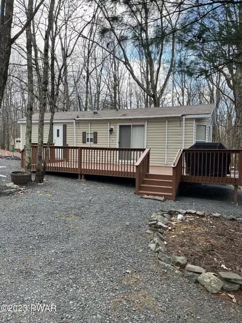 154 Navajo Ln, Shohola, PA 18458