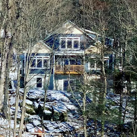 105 Bent Rd, Greentown, PA 18426