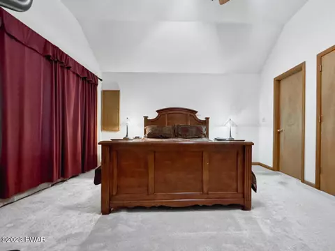 1110 Falls Rd, Bushkill, PA 18324 photo 22