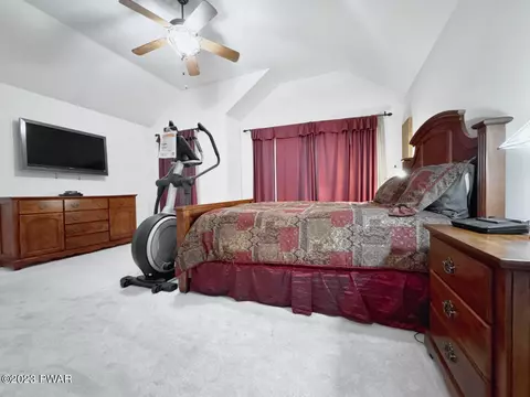 1110 Falls Rd, Bushkill, PA 18324 photo 24