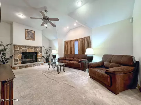 1110 Falls Rd, Bushkill, PA 18324 photo 4