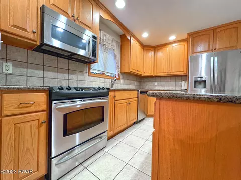 1110 Falls Rd, Bushkill, PA 18324 photo 10