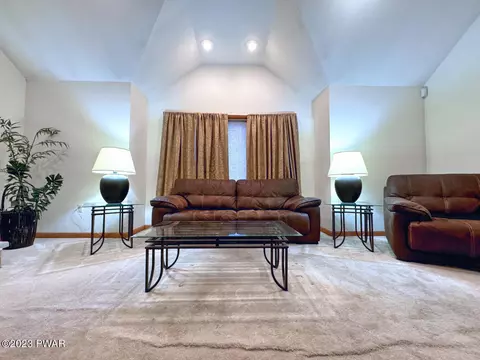 1110 Falls Rd, Bushkill, PA 18324 photo 15