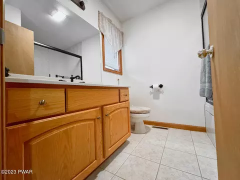 1110 Falls Rd, Bushkill, PA 18324 photo 25