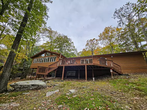 30 Rock Rd, Lakeville, PA 18438