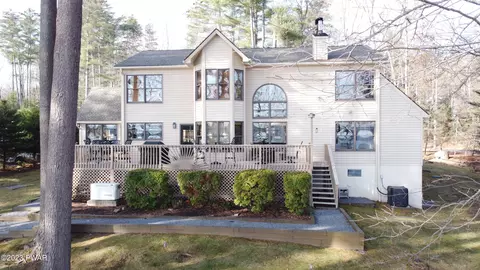 109 Lakeside Rd, Lakeville, PA 18438