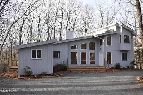 108 Hickory Dr, Lords Valley, PA 18428