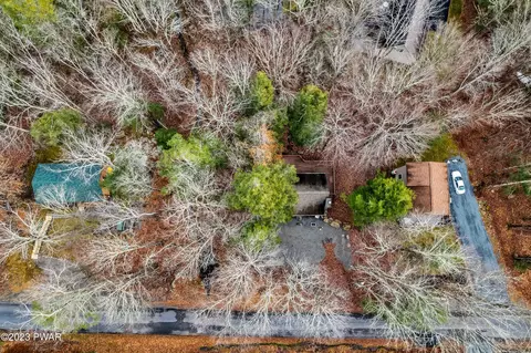 22 Tomahawk Rd, Lake Ariel, PA 18436