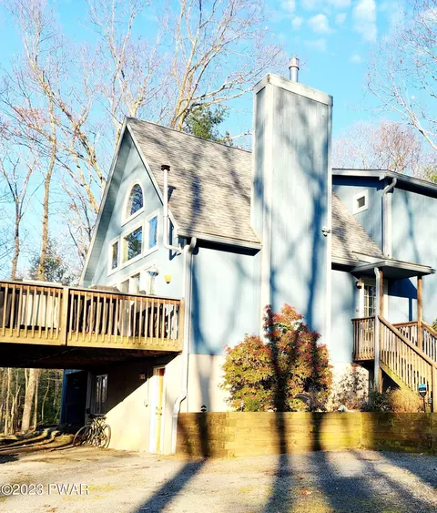 101 Hyacinth Ct, Milford, PA 18337