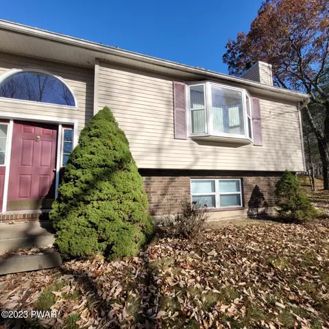 108 Aspen Dr, Milford, PA 18337