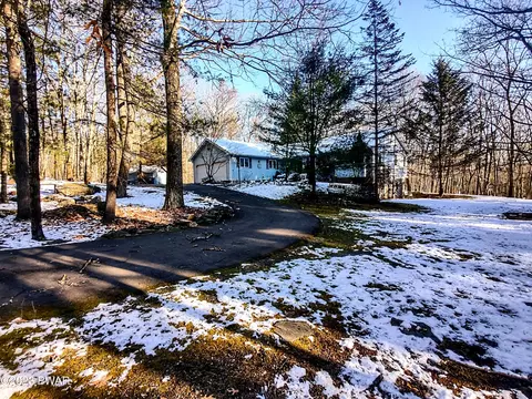 466 Spruce St, Hawley, PA 18428