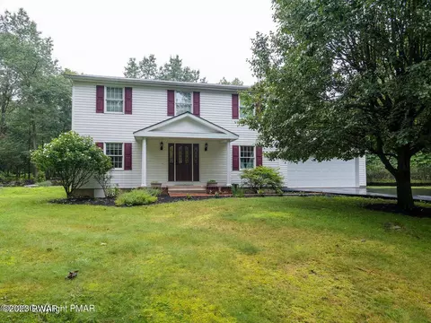 207 Timber Hill Rd, Henryville, PA 18332