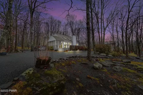 100 Washington Dr, Lords Valley, PA 18428