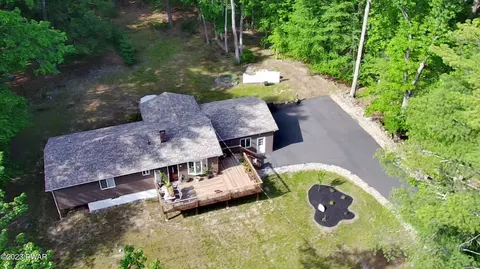 746 Raymondskill Rd, Milford, PA 18337