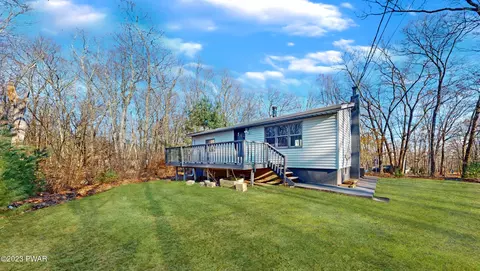 107 Ironwood Dr, Dingmans Ferry, PA 18328