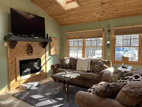 4314 N Fairway Dr, Lake Ariel, PA 18436