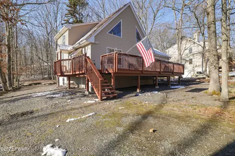 129 Paul Revere Rd, Lackawaxen, PA 18435