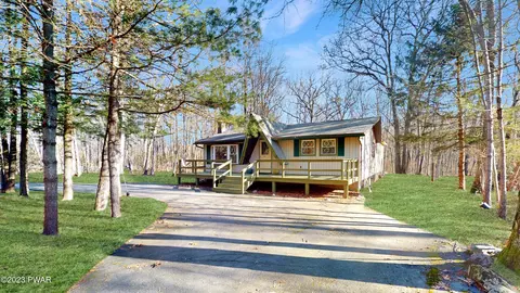 113 Colette Ln, Dingmans Ferry, PA 18328