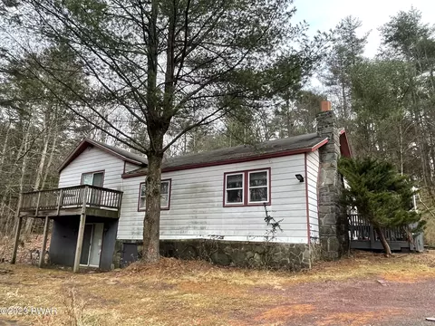 612 Blooming Grove Rd, Hawley, PA 18428