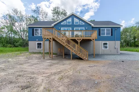 4060 Eagle Ct, Lake Ariel, PA 18436