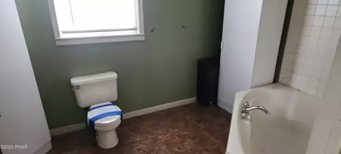 Bath - 175 Phillips St, Throop, PA 18512 photo 1 of 4