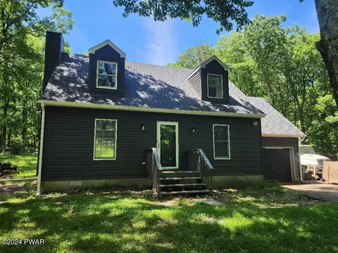 115 Laurel Dr, Dingmans Ferry, PA 18328