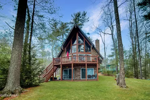 131 W Shore Rd, Shohola, PA 18458