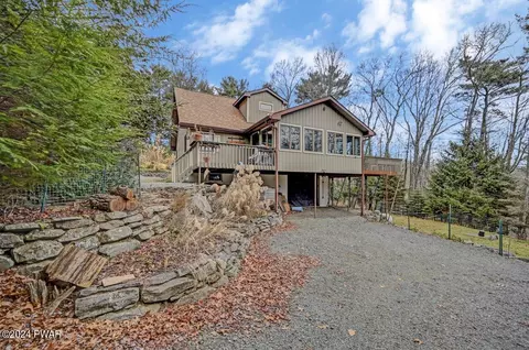 103 Stone Ledge Dr, Lakeville, PA 18438