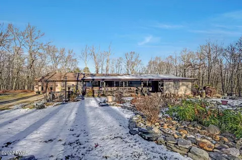 105 Hunters Ln, Dingmans Ferry, PA 18328