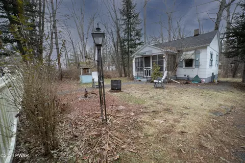 112 Bear Run Rd, Hawley, PA 18428