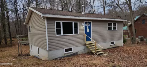 122 Brunn Ln, Greentown, PA 18426