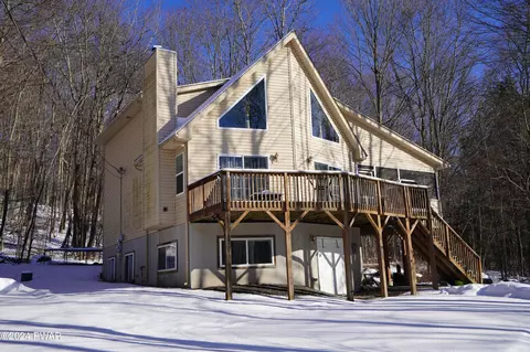 130 Brookfield Rd, Lake Ariel, PA 18436