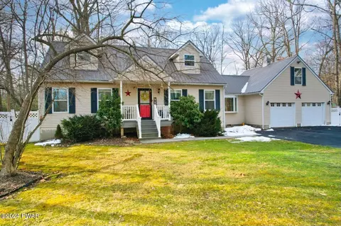 100 Ottawa Trl, Shohola, PA 18458