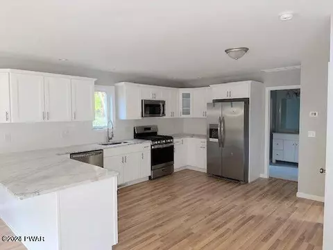 178 Spring Dr, Dingmans Ferry, PA 18328 photo 4