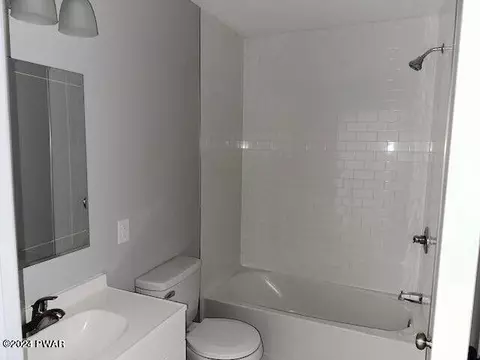178 Spring Dr, Dingmans Ferry, PA 18328 photo 9