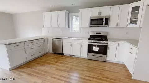 178 Spring Dr, Dingmans Ferry, PA 18328 photo 3