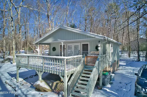 139 Hillview Pl, Shohola, PA 18458