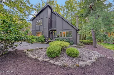 181 Parkwood Dr, Lake Ariel, PA 18436