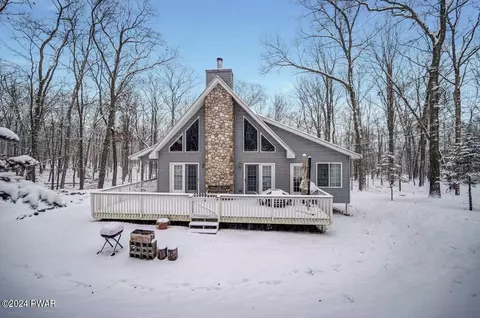 138 Deer Trail Dr, Hawley, PA 18428