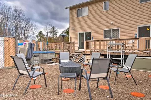 5 Poplar Rd, Pleasant Mount, PA 18453