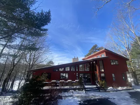 124 Roan Dr, Lords Valley, PA 18428