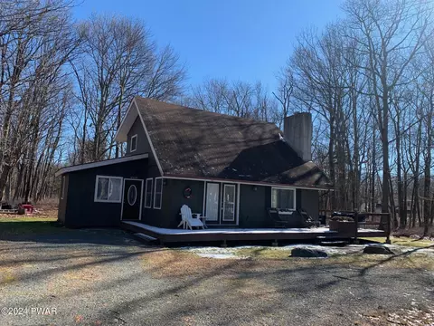 101 Franklin Dr, Lords Valley, PA 18428
