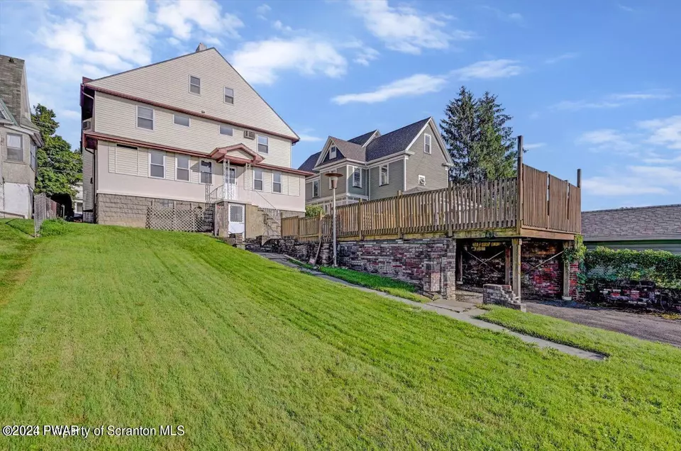  306-308 W Elm St, Dunmore, PA 18512 photo 2