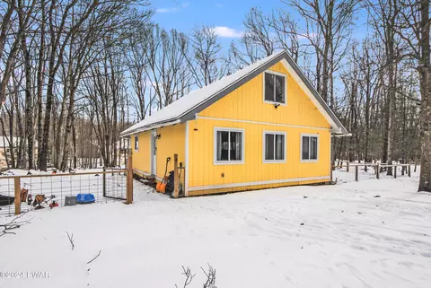 802 Song Mountain Ter, Tafton, PA 18464