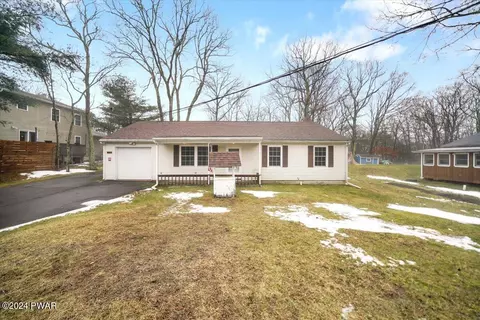 133 Twin Lakes Dr, Shohola, PA 18458