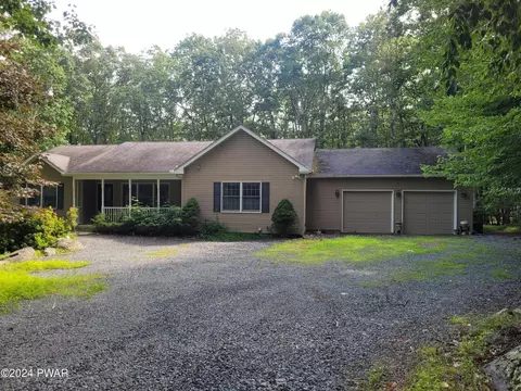 804 E Whippletree Ct, Lords Valley, PA 18428