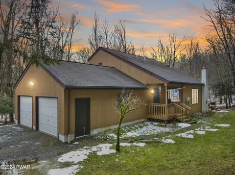 10 Crow Talk Pl, Beach Lake, PA 18405