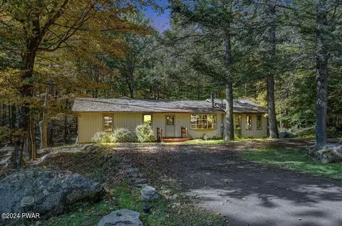 15 Hemlock Ct, Lake Ariel, PA 18436