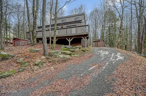16 Northgate Ct S, Lake Ariel, PA 18436