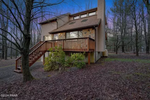 7 Pinecrest Ct, Lake Ariel, PA 18436